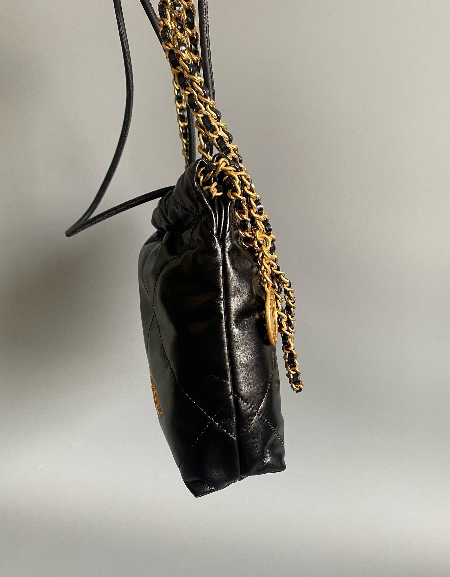 CC 22 HOBO BAG 19CM BLACK LAMBSKIN GOLD HARDWARE