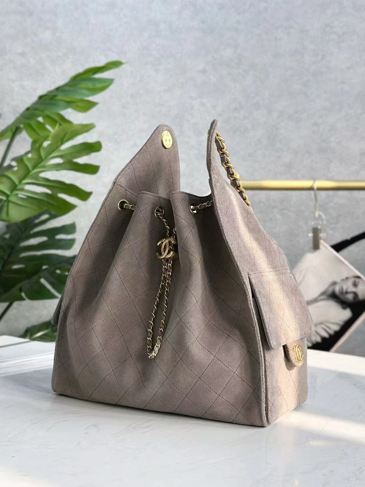 CC 25C HOBO BAG 40CM GREY SUEDE