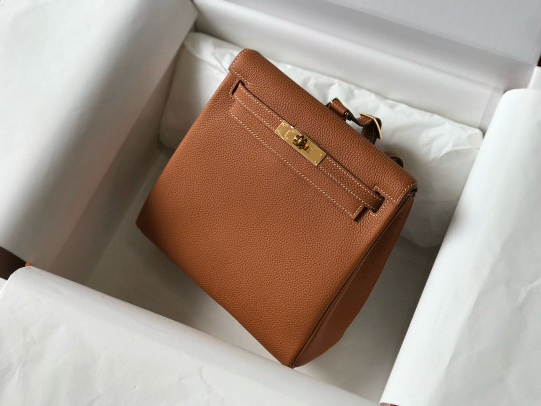 SAC À DOS KELLY ADO 22 TOGO EN CUIR DE VEAU MARRON QUINCAILLERIE DORÉ