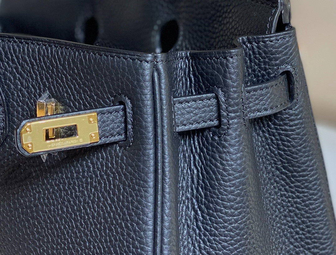 Sac HM Birkin 30 cm en cuir Togo noir, accastillage doré