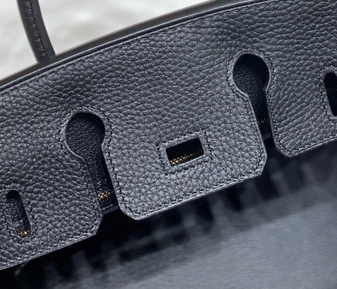 Sac HM Birkin 30 cm en cuir Togo noir, accastillage doré