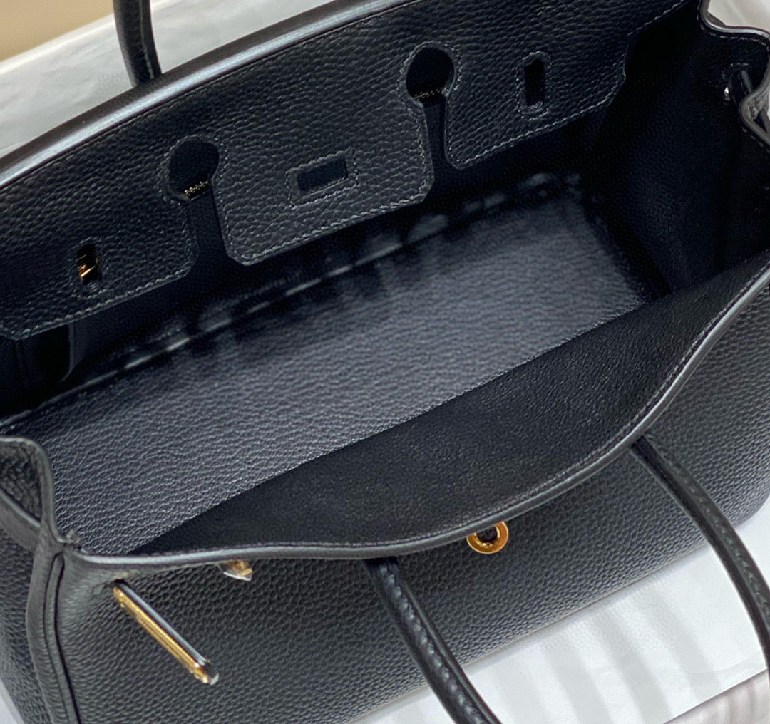 Sac HM Birkin 30 cm en cuir Togo noir, accastillage doré