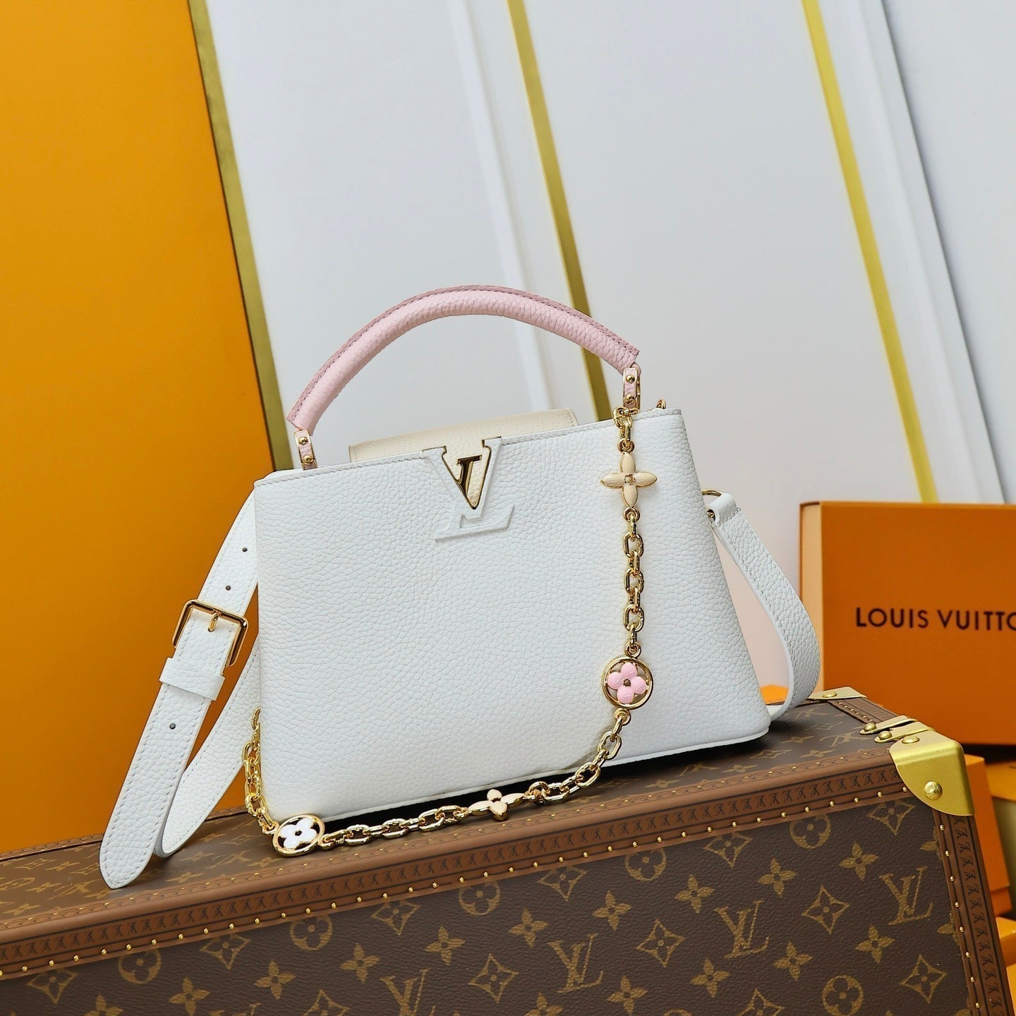 LV 27 VERROUILLAGE EN OR BLANC CUIR DE VEAU 221456