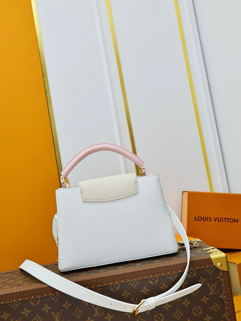 LV 27 VERROUILLAGE EN OR BLANC CUIR DE VEAU 221456