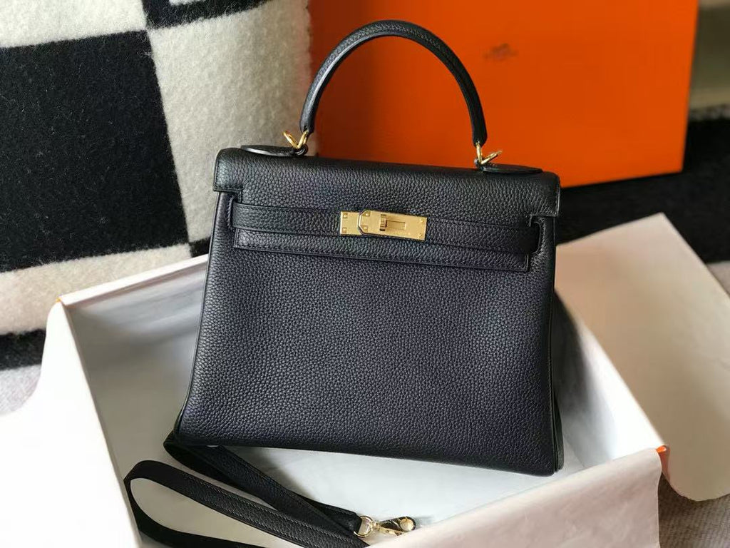 SAC HM KELLY 28 EN CUIR TOGO NOIR, QUINCAILLERIE DORÉ