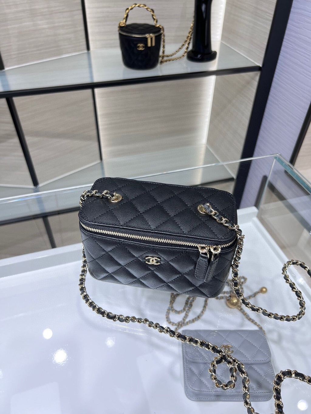 CC 25C VANITY CASE 16CM BLACK CAVIAR LEATHER LIGHT GOLD HARDWARE
