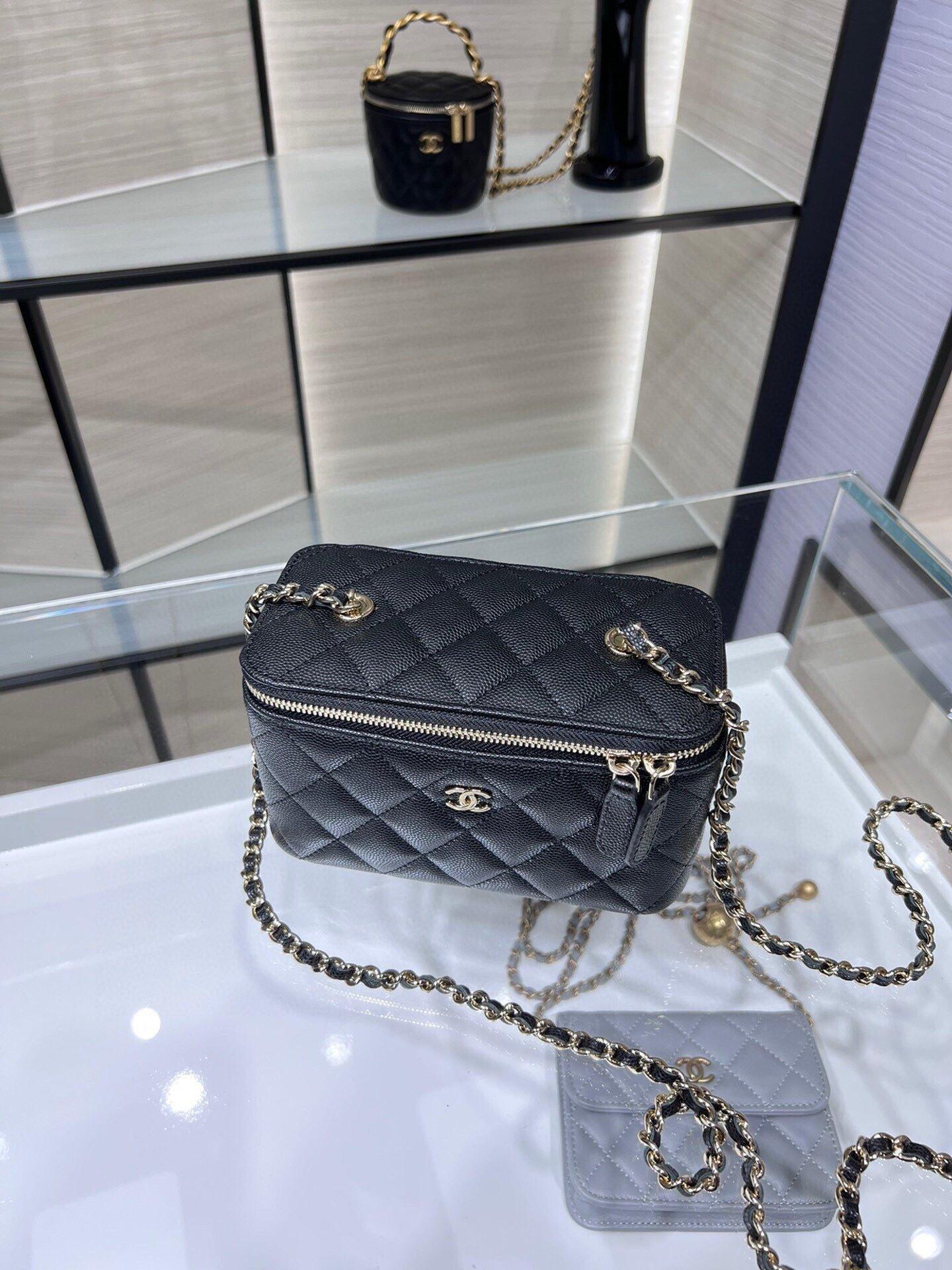 CC 25C VANITY CASE 16CM BLACK CAVIAR LEATHER LIGHT GOLD HARDWARE