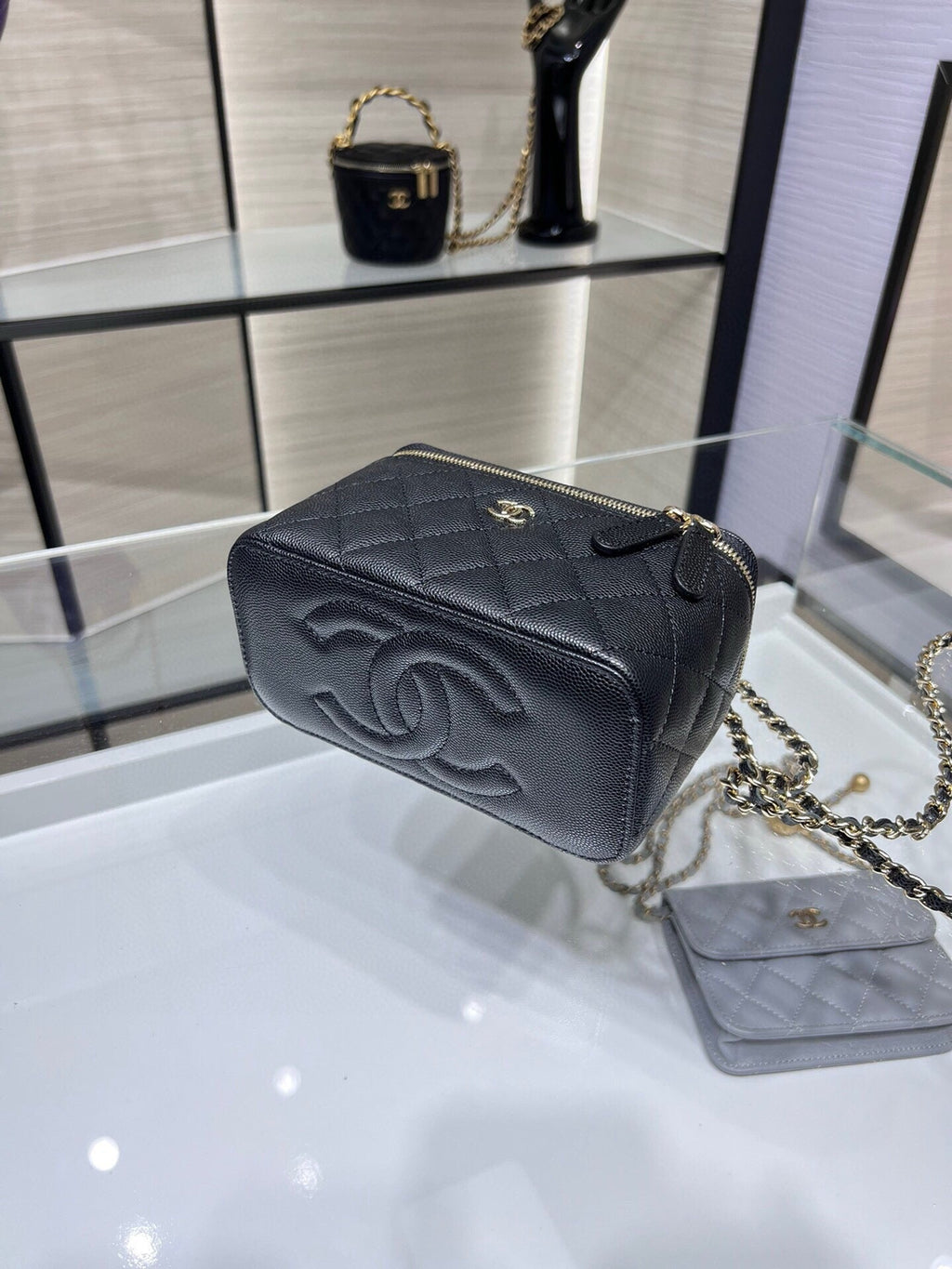 CC 25C VANITY CASE 16CM BLACK CAVIAR LEATHER LIGHT GOLD HARDWARE