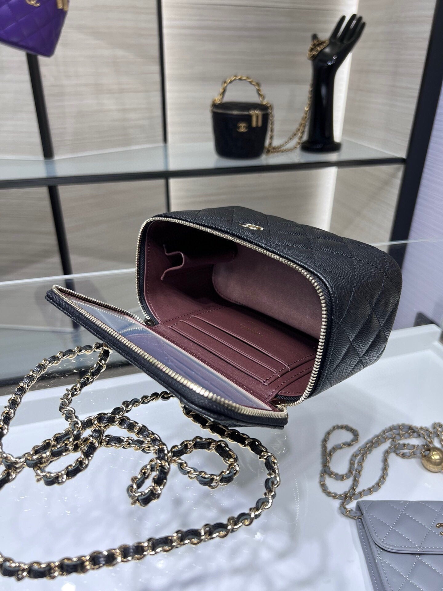 CC 25C VANITY CASE 16CM BLACK CAVIAR LEATHER LIGHT GOLD HARDWARE
