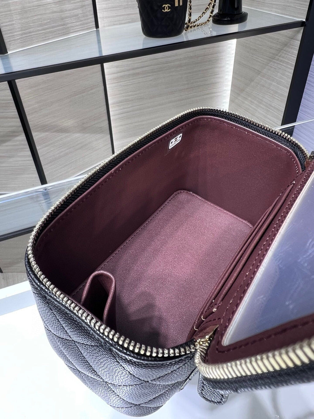 CC 25C VANITY CASE 16CM BLACK CAVIAR LEATHER LIGHT GOLD HARDWARE