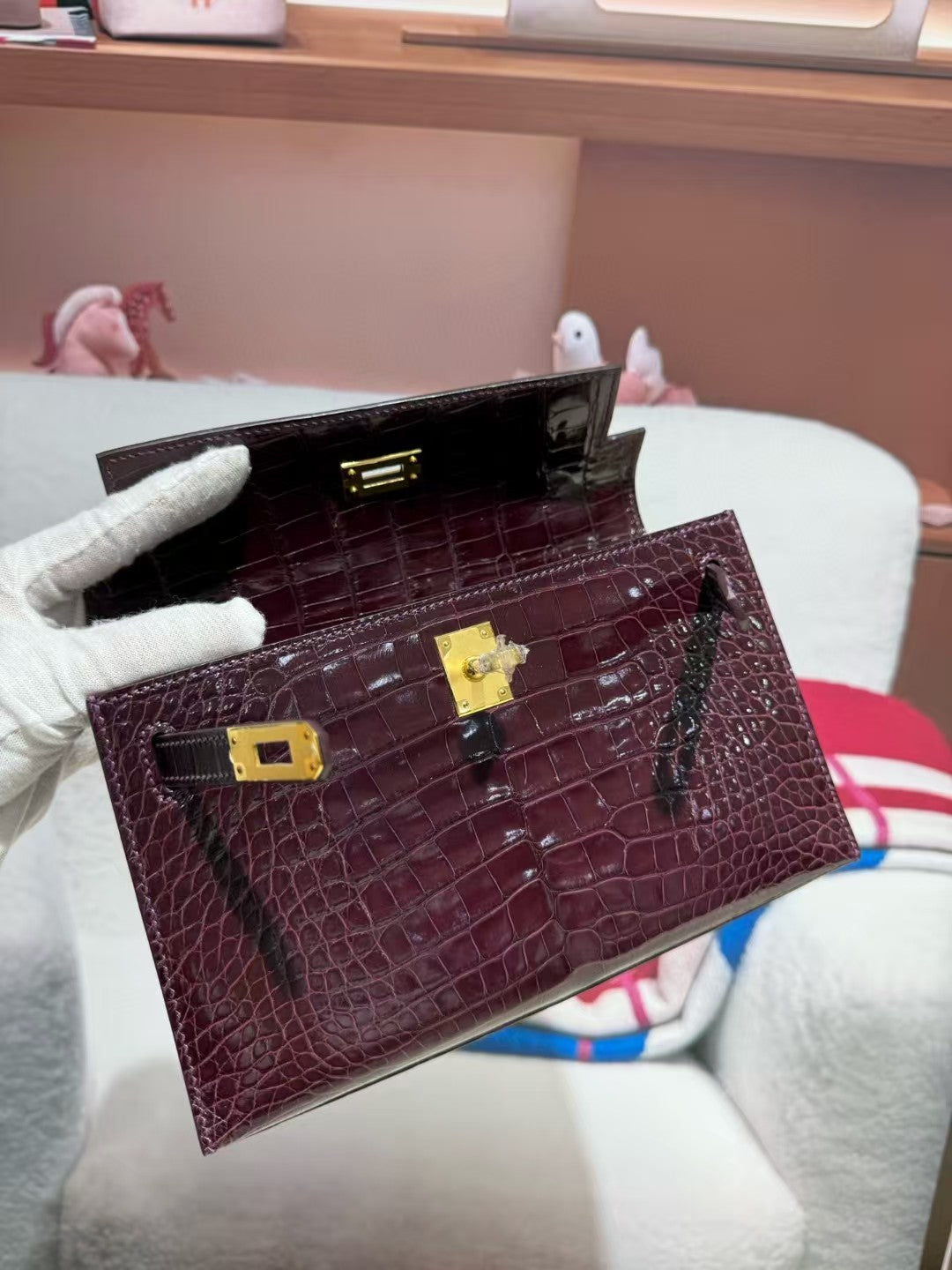 HM KELLY MINI 22 BOUCLE EN ALLIGATOR AMÉRICAIN ROUGE BORDEAUX (FABRIQUÉ SUR COMMANDE)