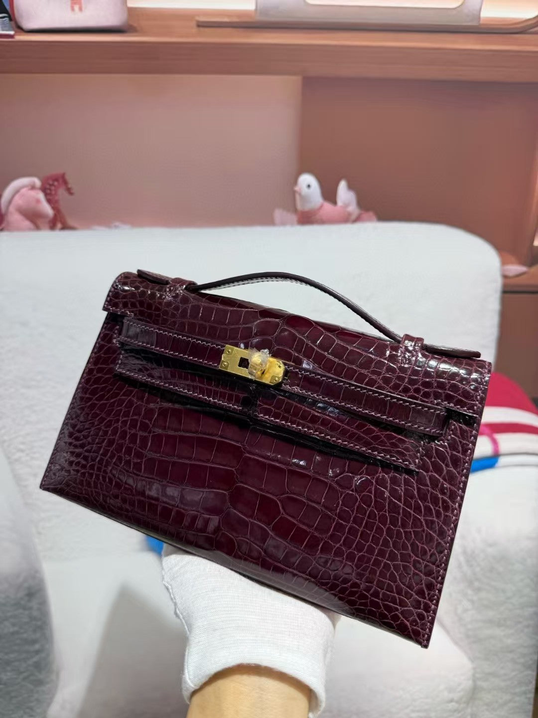 HM KELLY MINI 22 BOUCLE EN ALLIGATOR AMÉRICAIN ROUGE BORDEAUX (FABRIQUÉ SUR COMMANDE)