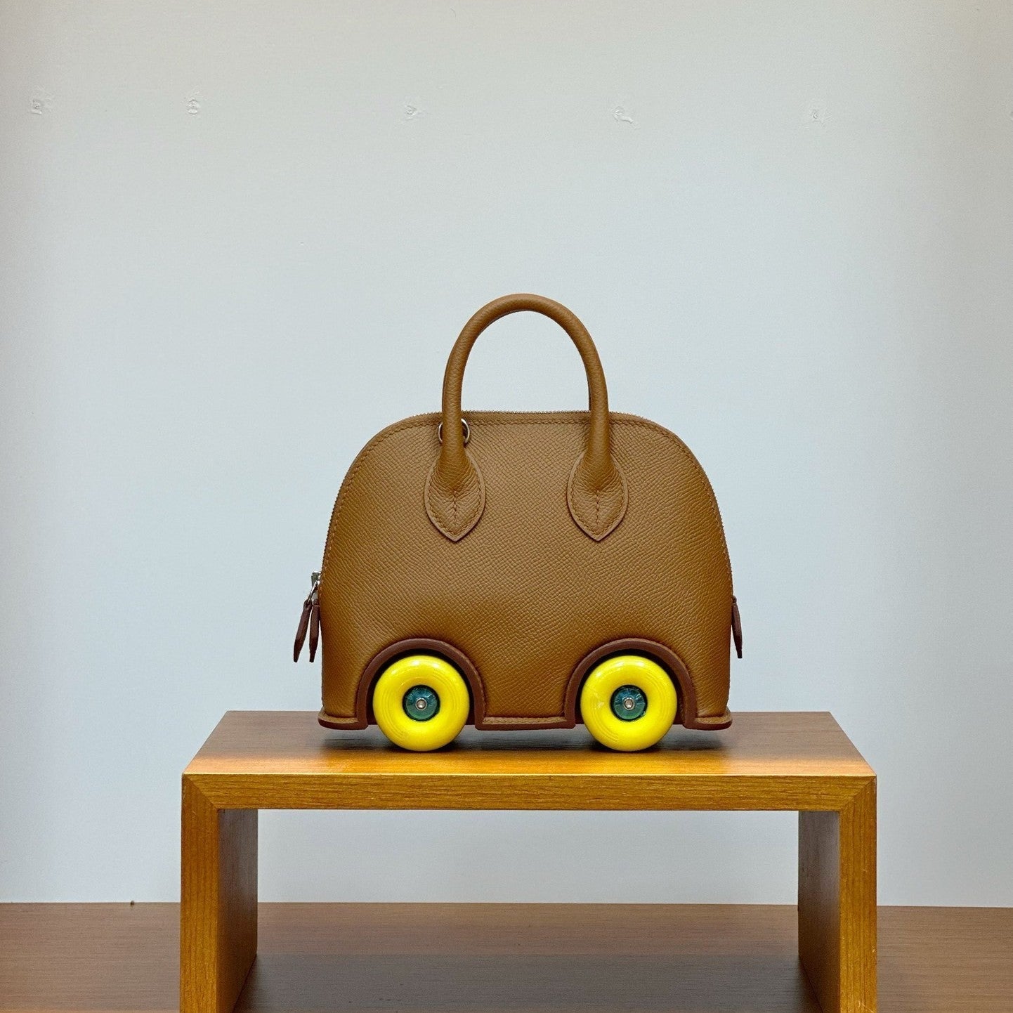 HM BOLIDE MINI 19CM GOLD EPSOM LEATHER ON YELLOW WHEELS