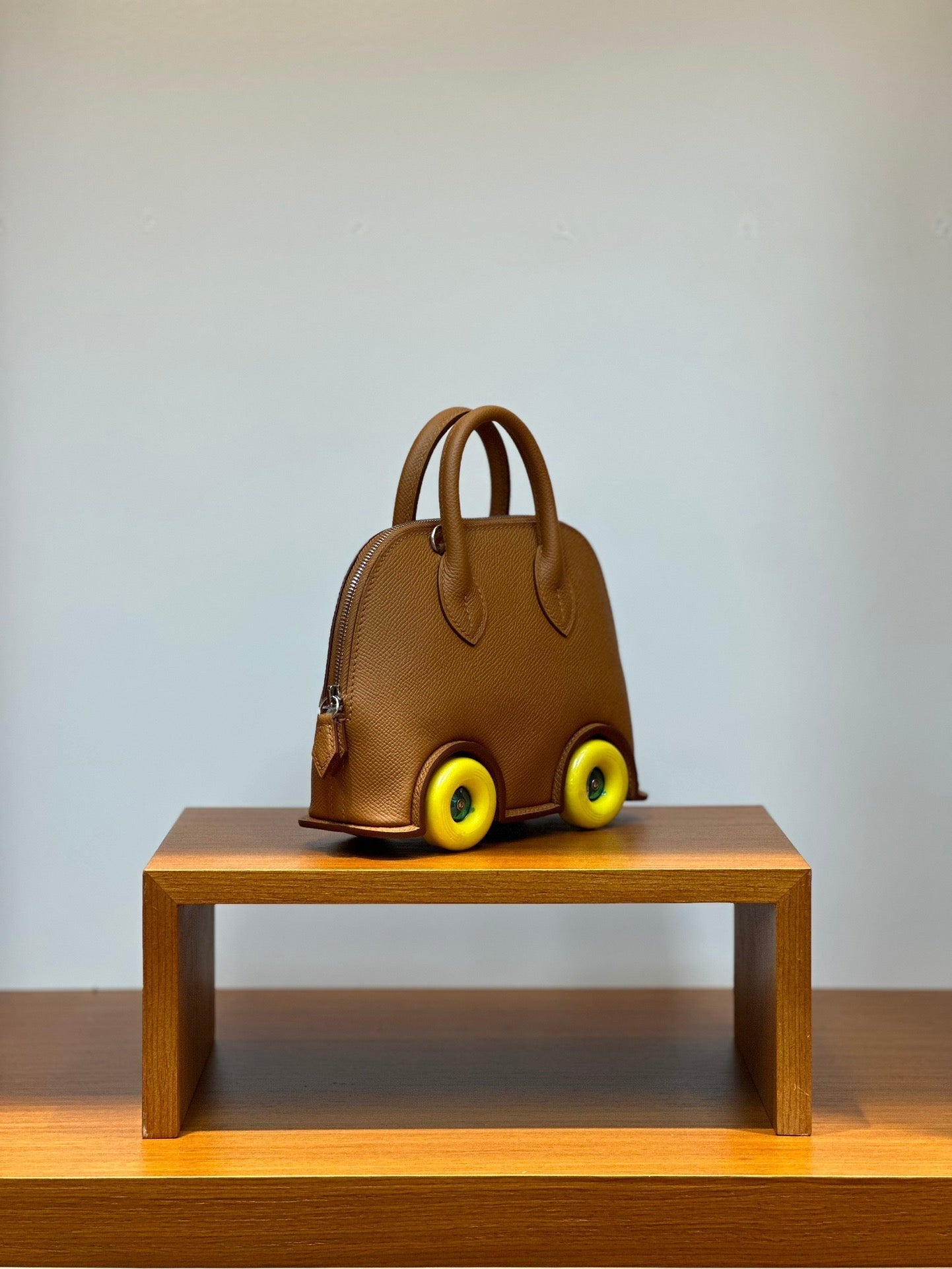 HM BOLIDE MINI 19CM GOLD EPSOM LEATHER ON YELLOW WHEELS