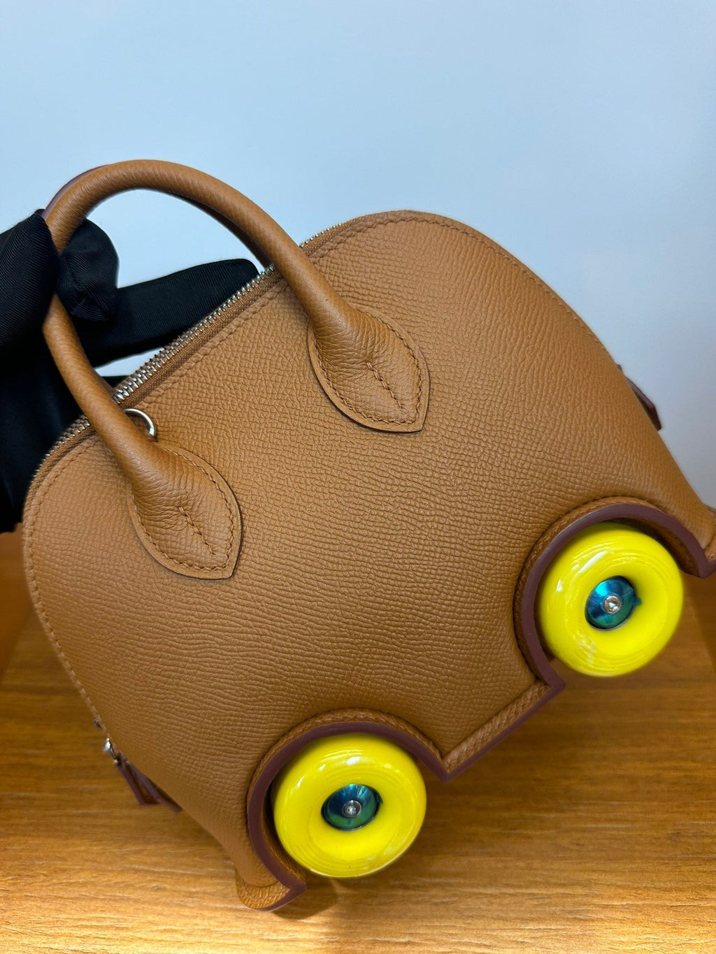 HM BOLIDE MINI 19CM GOLD EPSOM LEATHER ON YELLOW WHEELS