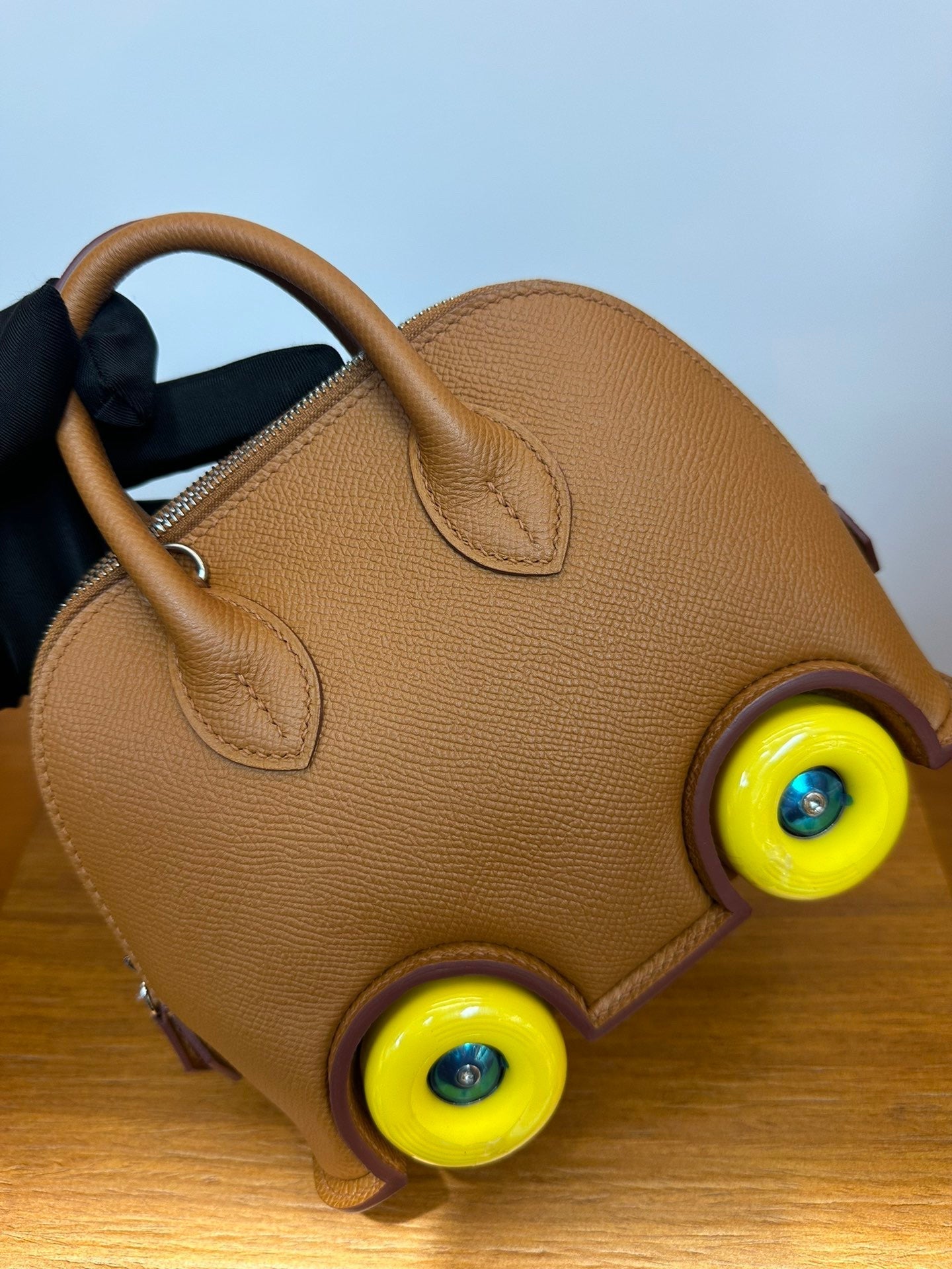 HM BOLIDE MINI 19CM GOLD EPSOM LEATHER ON YELLOW WHEELS