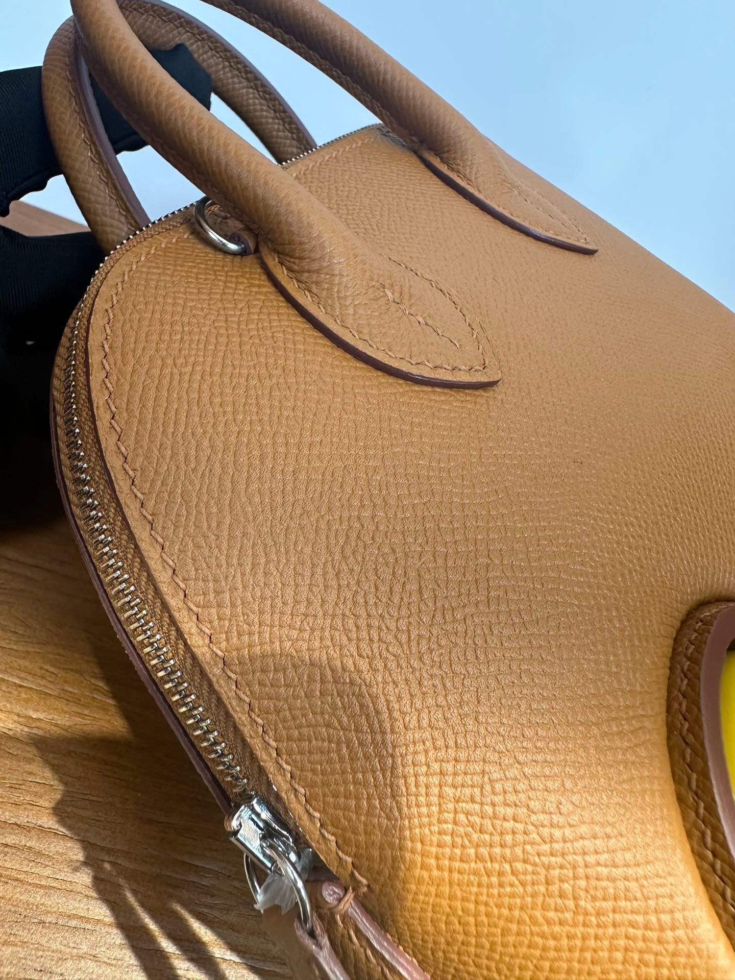 HM BOLIDE MINI 19CM GOLD EPSOM LEATHER ON YELLOW WHEELS