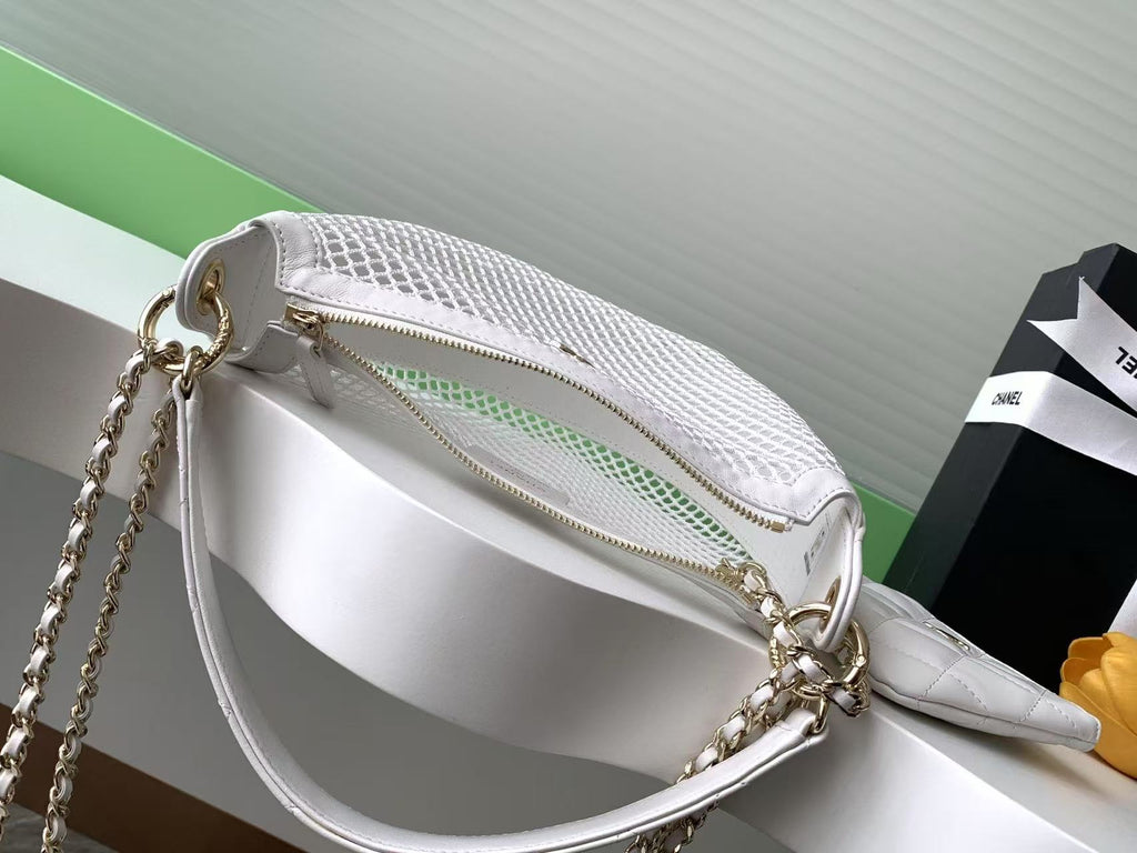 CC 25S WHITE CLUTCH BAG WITH CHAIN