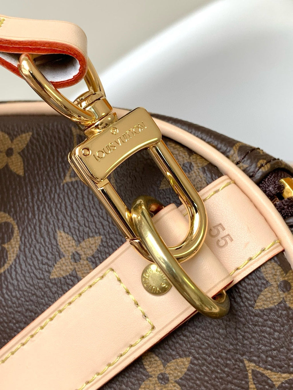 Sac bandoulière Louis Vuitton Keepall 55 en toile monogrammée marron et métal doré