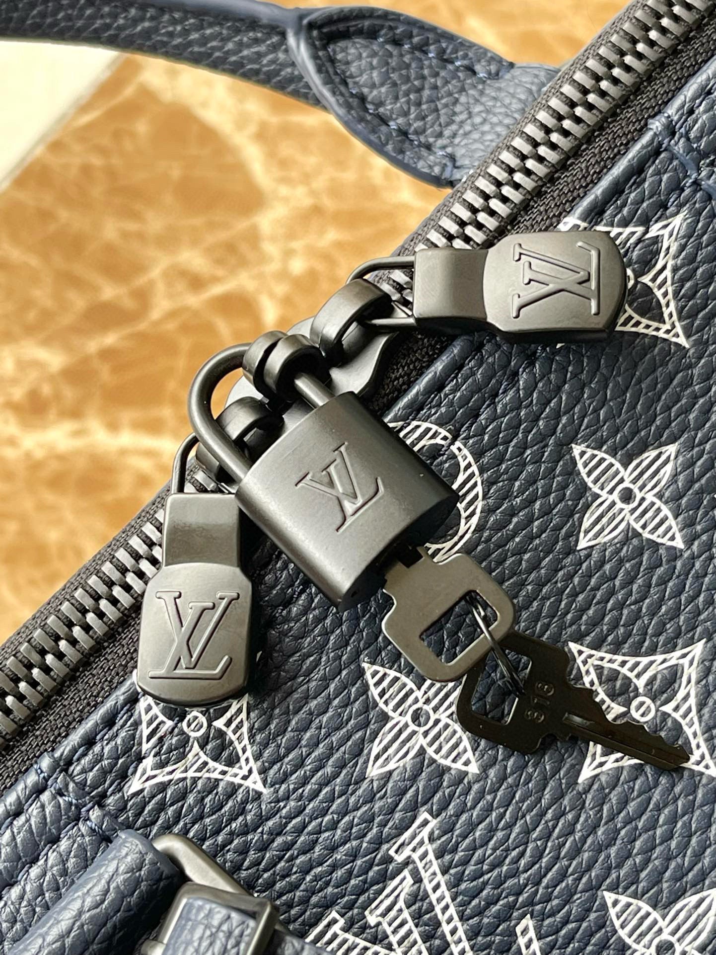 LV KEEPALL BANDOULIÈRE 50 BLEU MARINE MONOGRAMME SHADOW CUIR DE VACHE