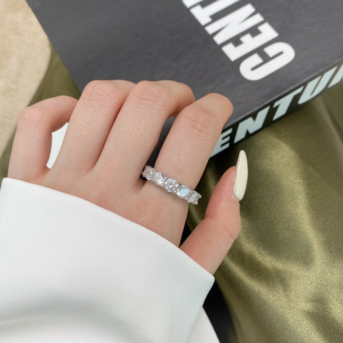 [HOT] Superbe bague de tennis ronde
