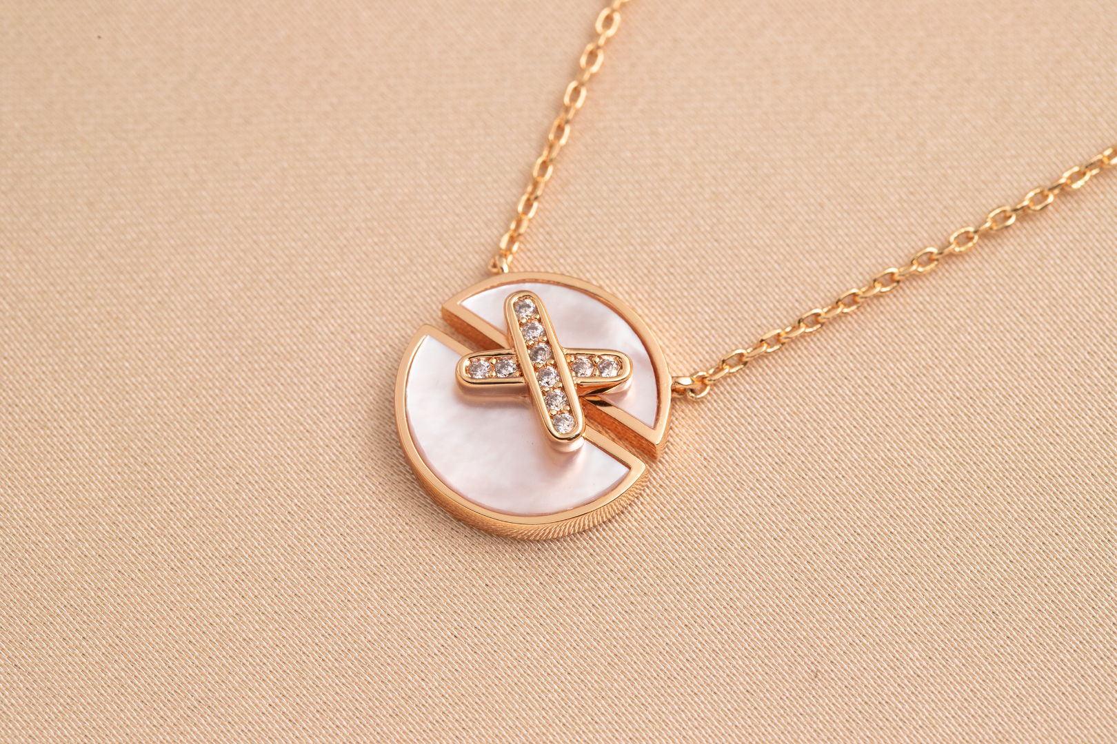 JEUX DE ROSE GOLD DIAMOND NECKLACE