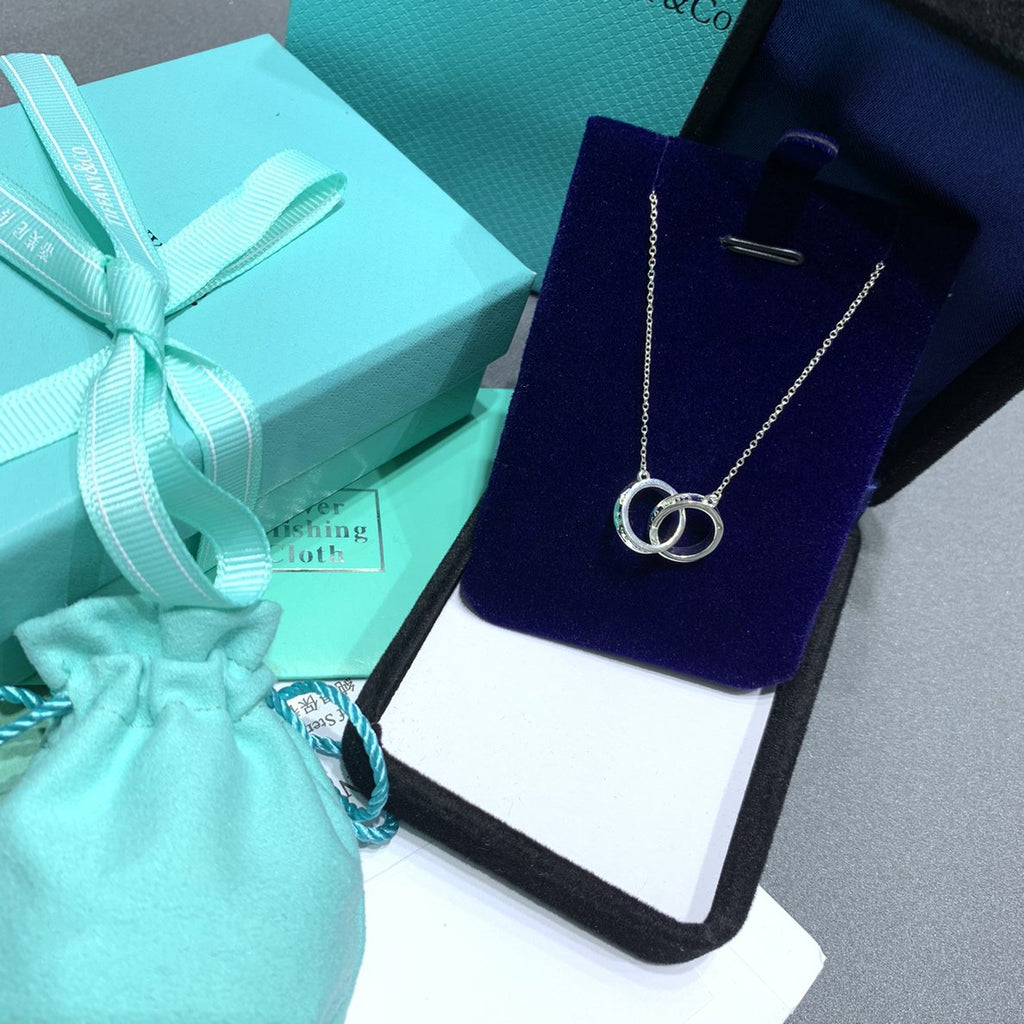 PETIT COLLIER PENDENTIF CERCLES ENTRELACÉS EN ARGENT