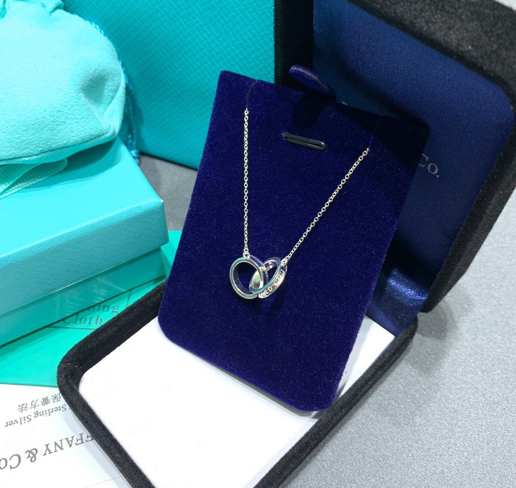 PETIT COLLIER PENDENTIF CERCLES ENTRELACÉS EN ARGENT