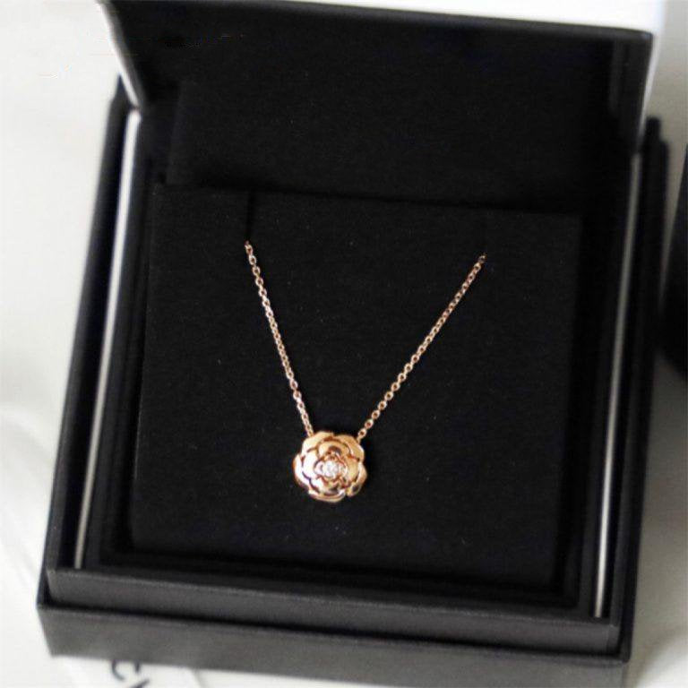 EXTRAIT DE CAMELIA NECKLACE ROSE GOLD DIAMOND