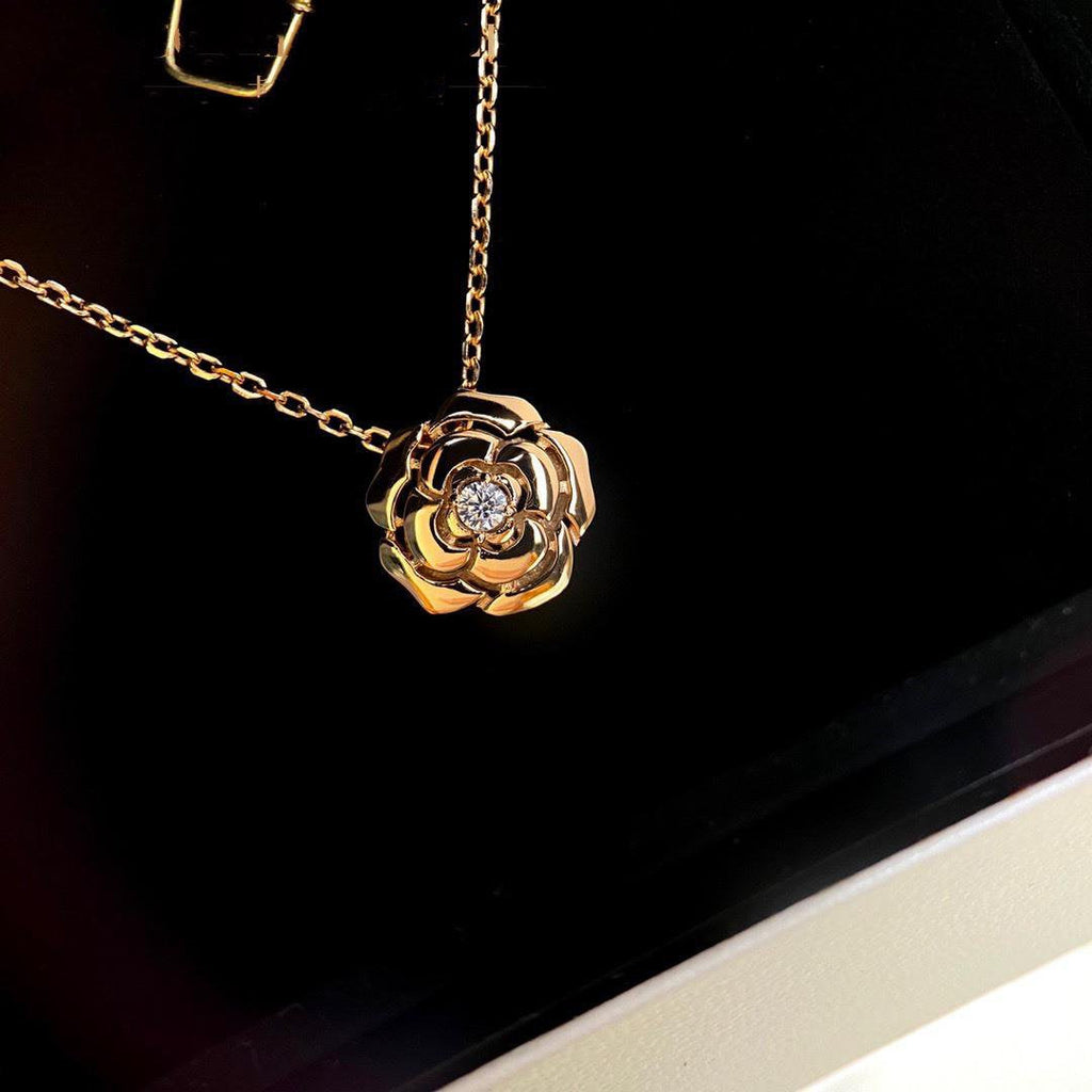 EXTRAIT DE CAMELIA NECKLACE ROSE GOLD DIAMOND