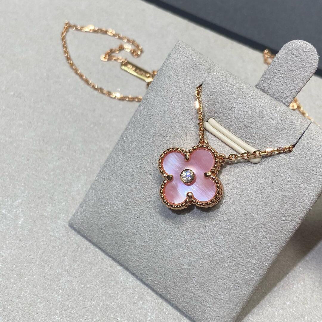 CLOVER 15MM DIAMOND PINK MOP NECKLACE