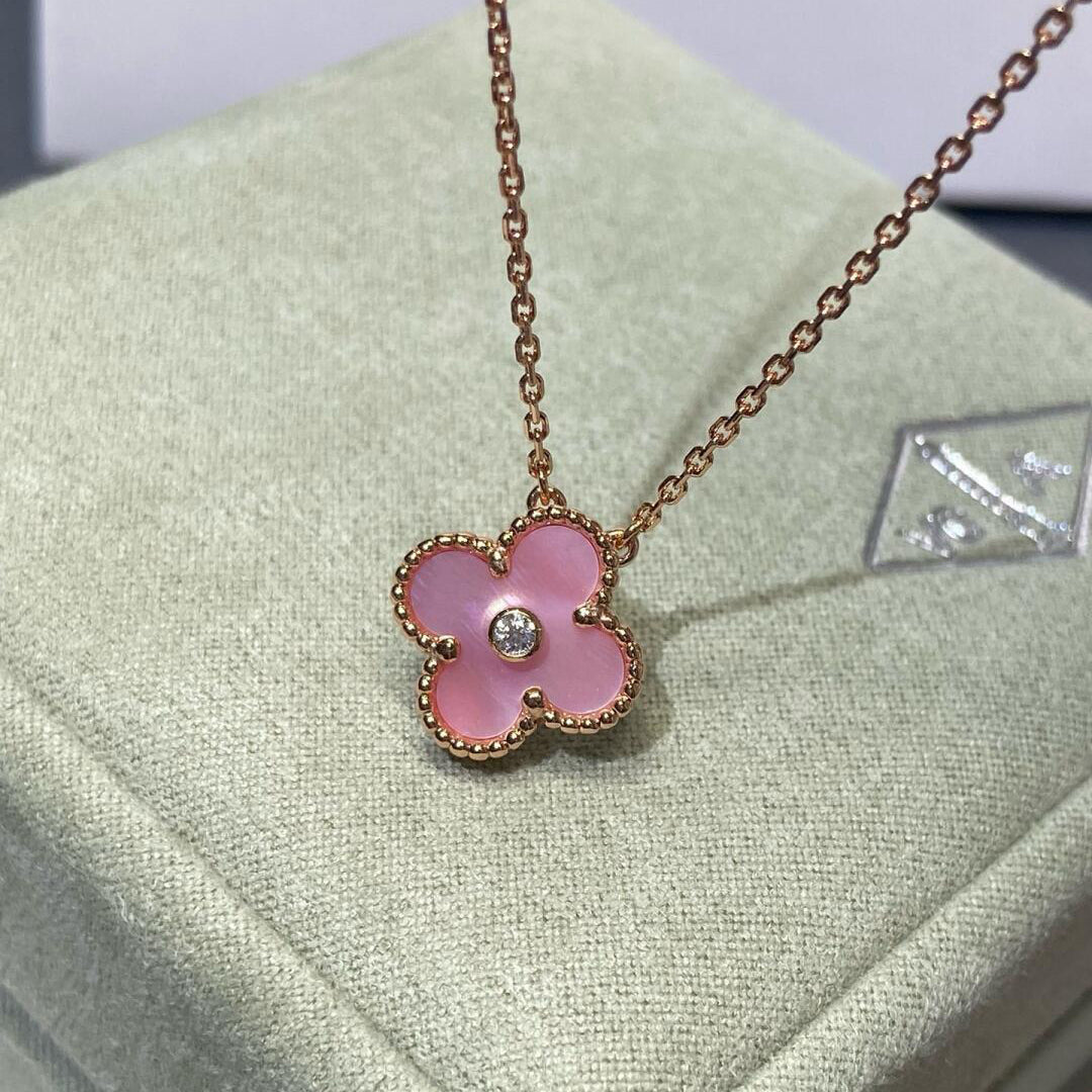 CLOVER 15MM DIAMOND PINK MOP NECKLACE
