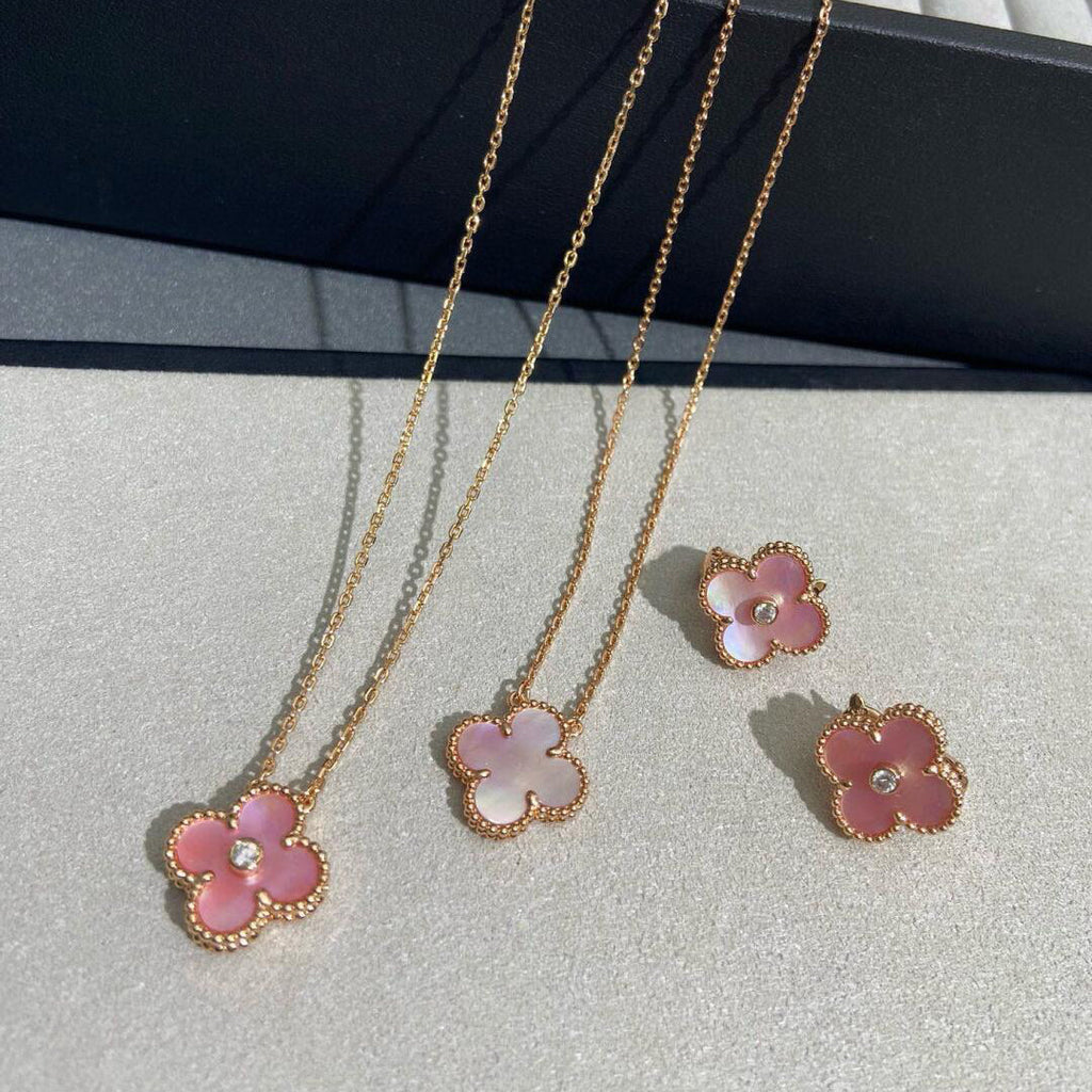 CLOVER MEDIUM 1 DIAMOND PINK EARRINGS