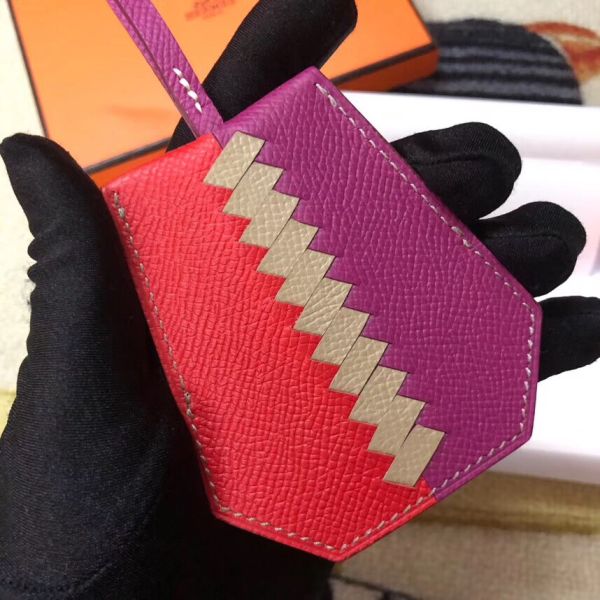 HM CLOCHETTE CLES GRAND TRESSAGE CHARM EN ROUGE ET VIOLET