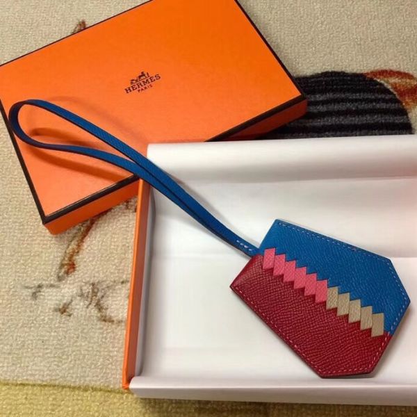 HM CLOCHETTE CLES GRAND TRESSAGE CHARM EN RUBIS ET BLEU