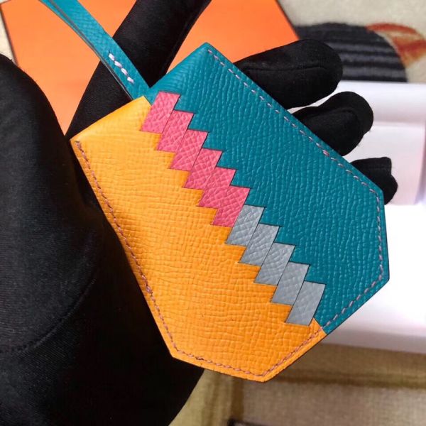 HM CLOCHETTE CLES GRAND TRESSAGE CHARM EN JAUNE ET TURQUOISE