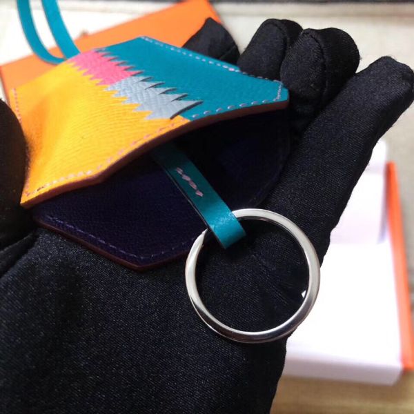 HM CLOCHETTE CLES GRAND TRESSAGE CHARM EN JAUNE ET TURQUOISE
