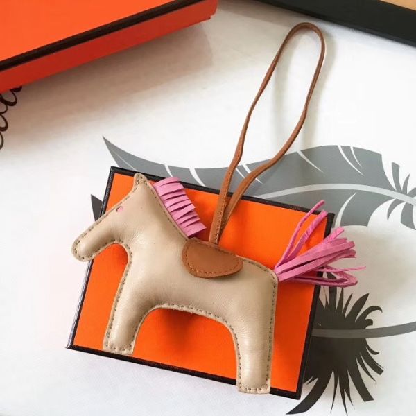 Bijou de sac HM Rodeo Horse en cuir beige mélangé camel/rose