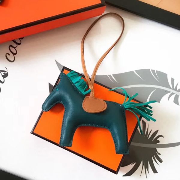 BRELOQUE DE SAC HM RODEO HORSE EN CUIR MÉLANGÉ MALACHITE CAMAREL/VERT
