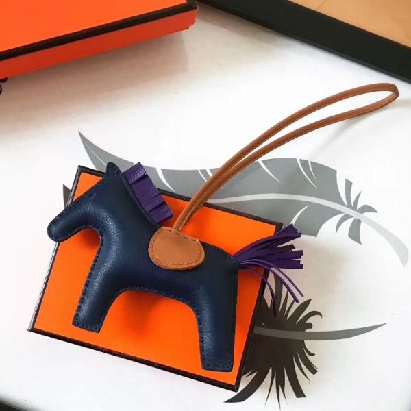 Bijou de sac HM Rodeo Horse en cuir bleu marine mélangé camel/violet