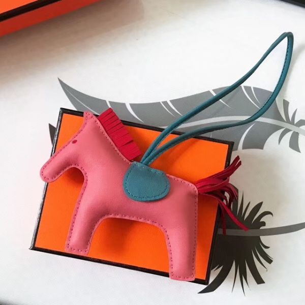 Bijou de sac HM Rodeo Horse en cuir rose, bleu et rouge