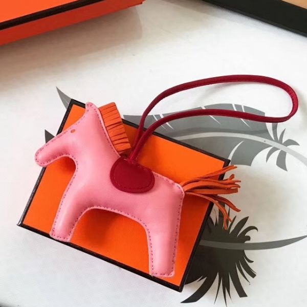 Bijou de sac HM Rodeo Horse en cuir rose, rouge et orange