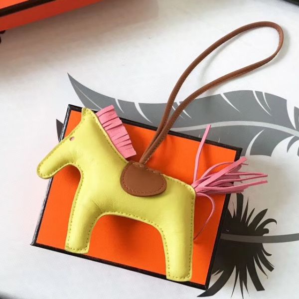 Bijou de sac HM Rodeo Horse en cuir camel/rose mélangé jaune
