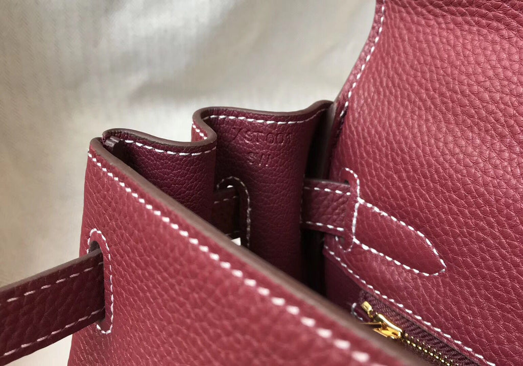 Sac HM Kelly 28 cm en cuir Togo bordeaux et accessoires dorés