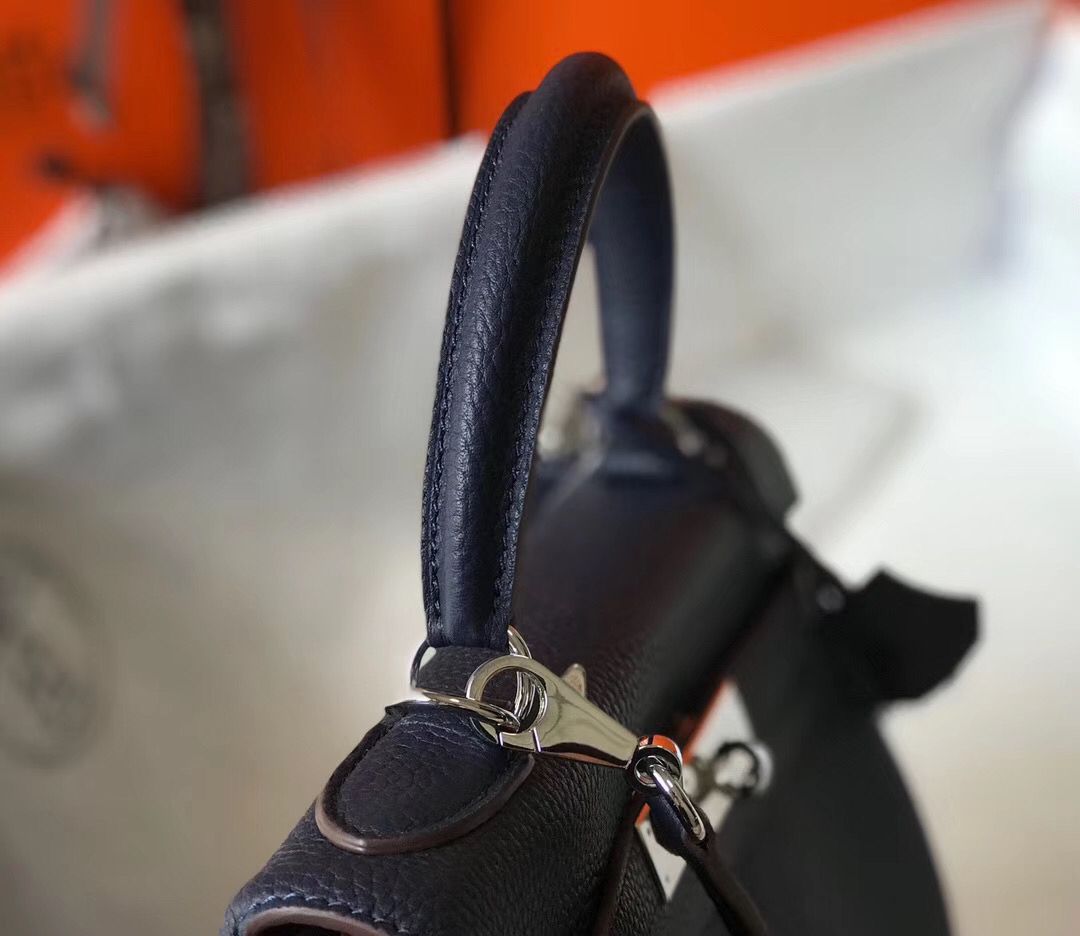 HM ケリー 28cm ダークブルー トーゴレザー シルバー金具