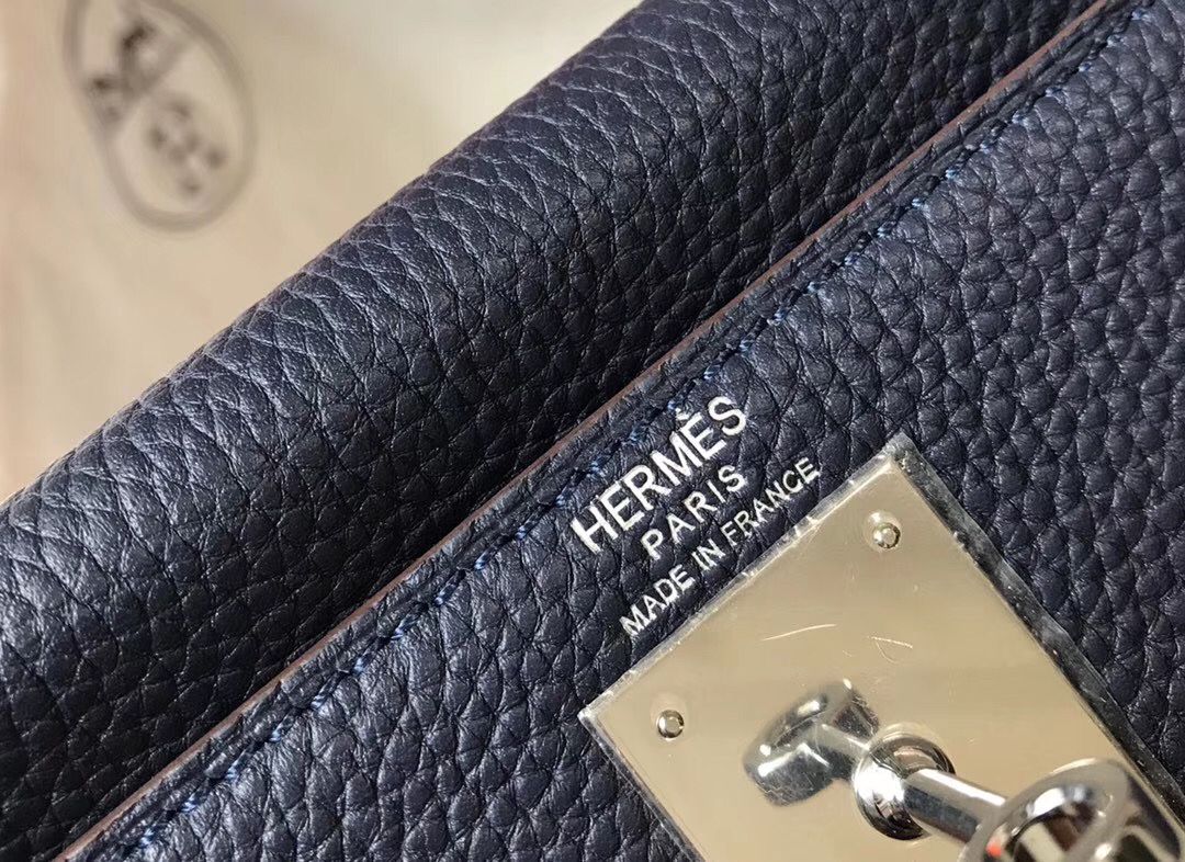 HM KELLY 28CM BLEU FONCÉ CUIR TOGO QUINCAILLERIE ARGENTÉE