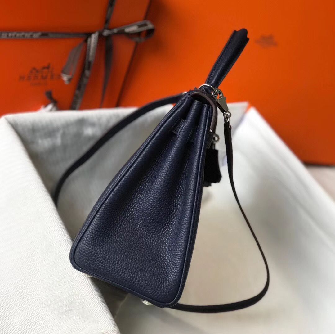 HM KELLY 28CM BLEU FONCÉ CUIR TOGO QUINCAILLERIE ARGENTÉE