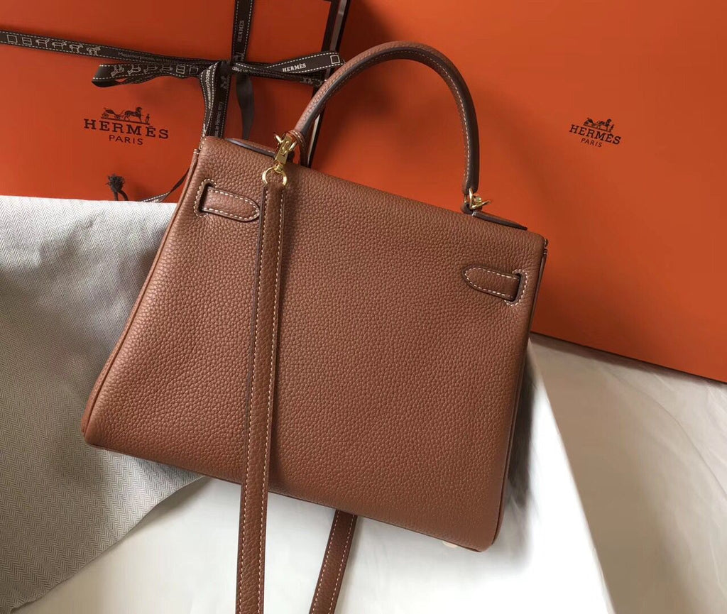 Sac HM Kelly 28 cm en cuir Togo marron et accessoires dorés