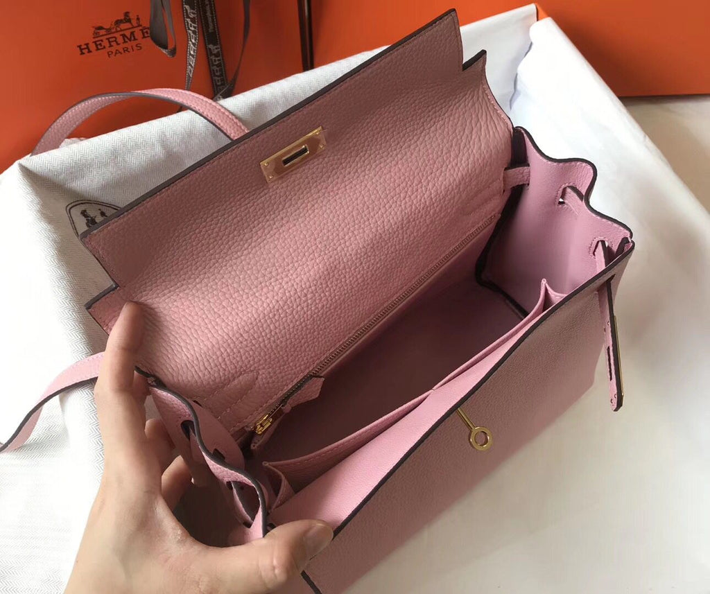 Sac HM Kelly 28 cm en cuir Togo rose et accastillage doré