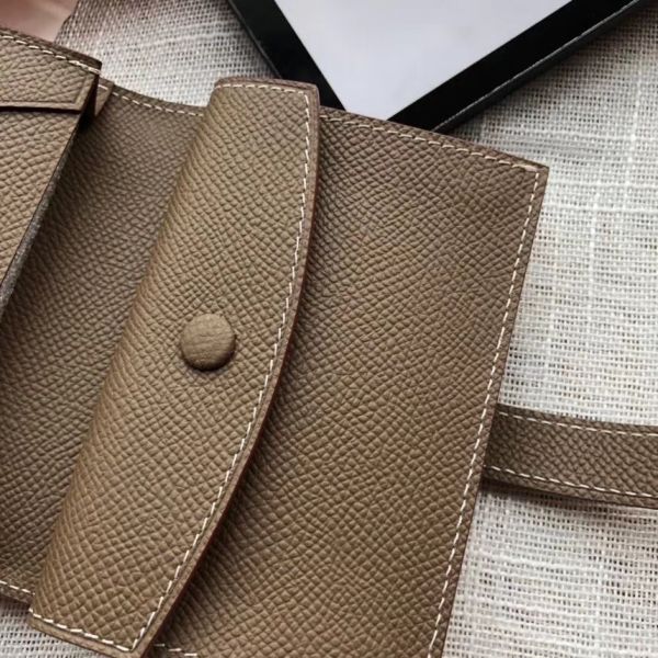 MINI PORTEFEUILLE HM BEARN 10 CM EN CUIR EPSOM TAUPE